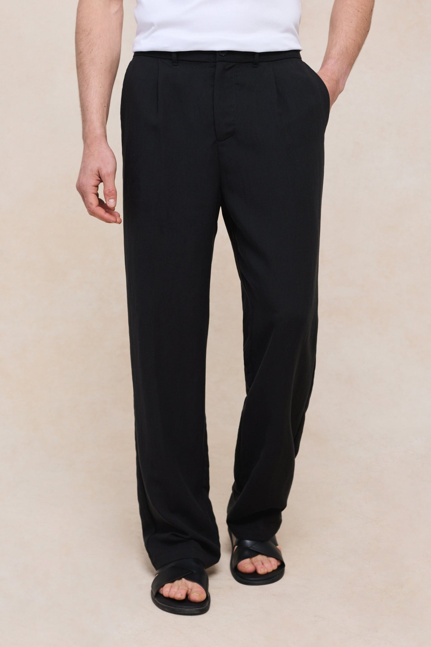Helio Pleated Relaxed Trouser - Black