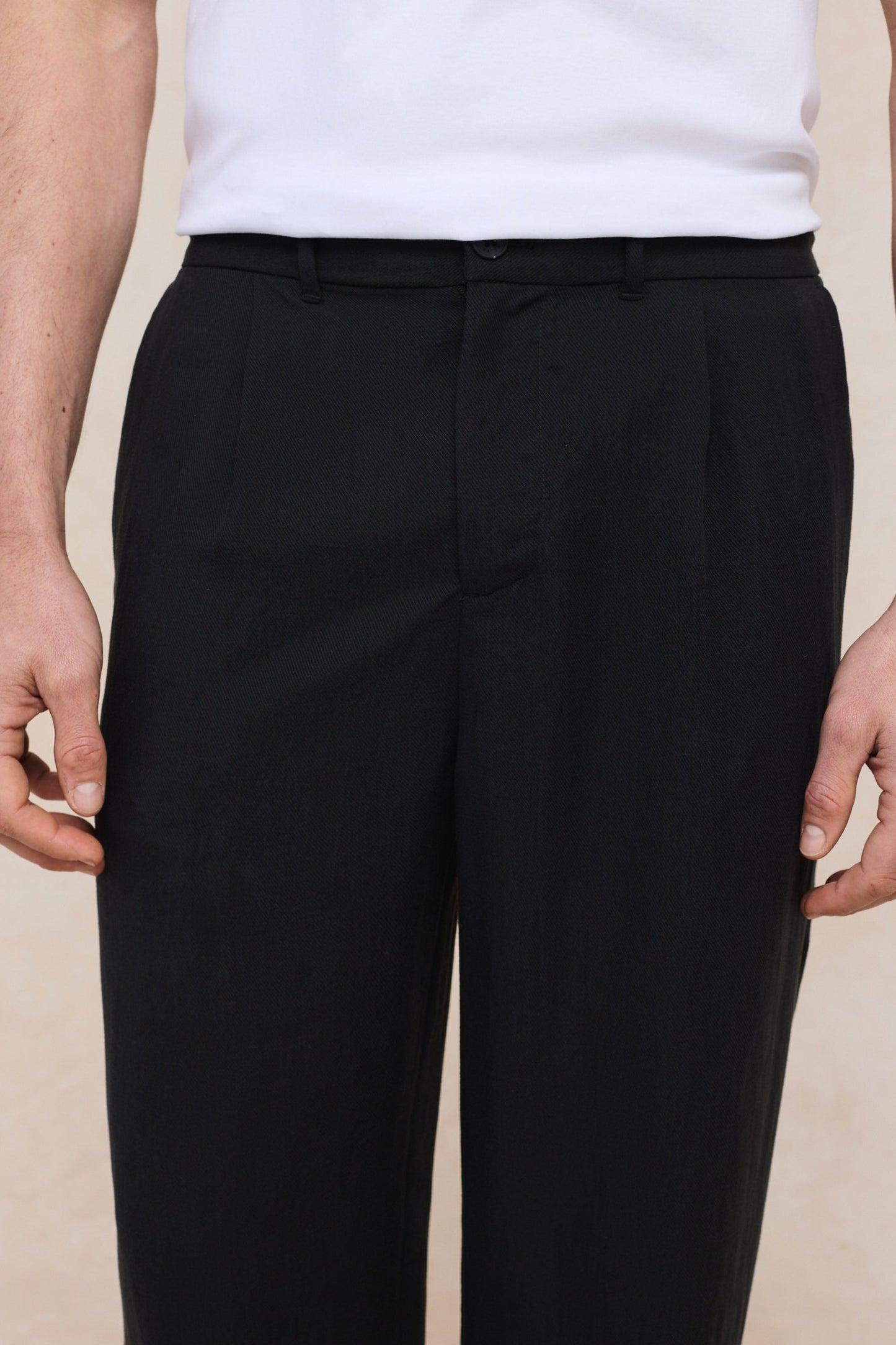 Helio Pleated Relaxed Trouser - Black